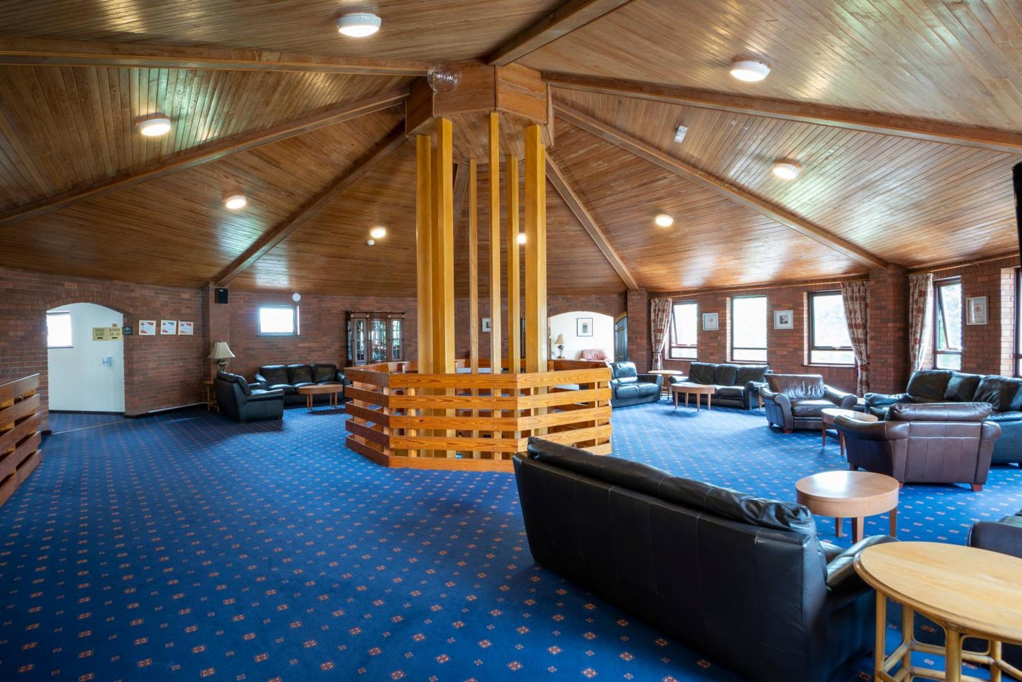 Beaufort Park Hotel Mold Exterior foto